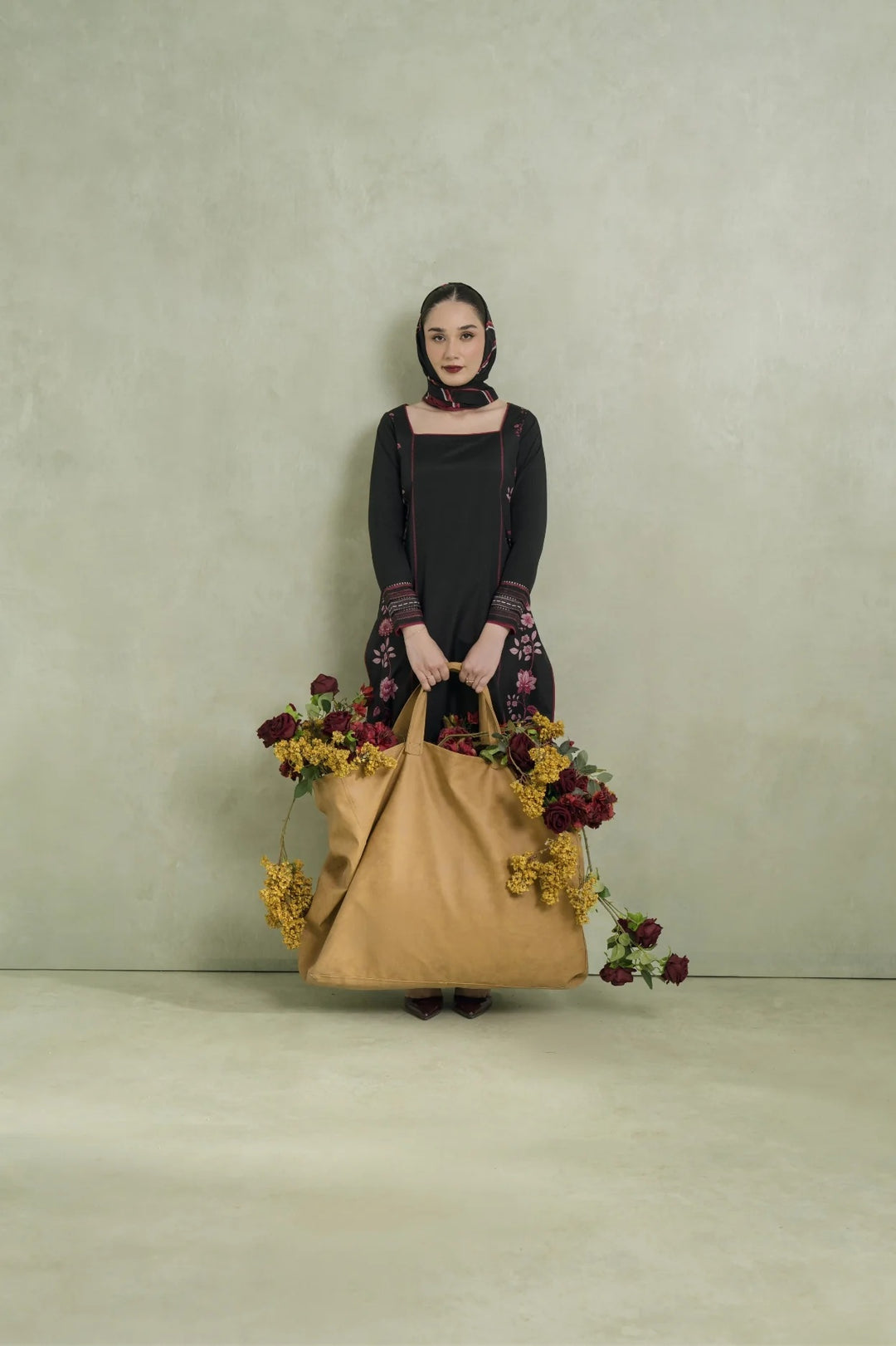 Women's Black Premium Soft Crepe Floral Print Kurta Set