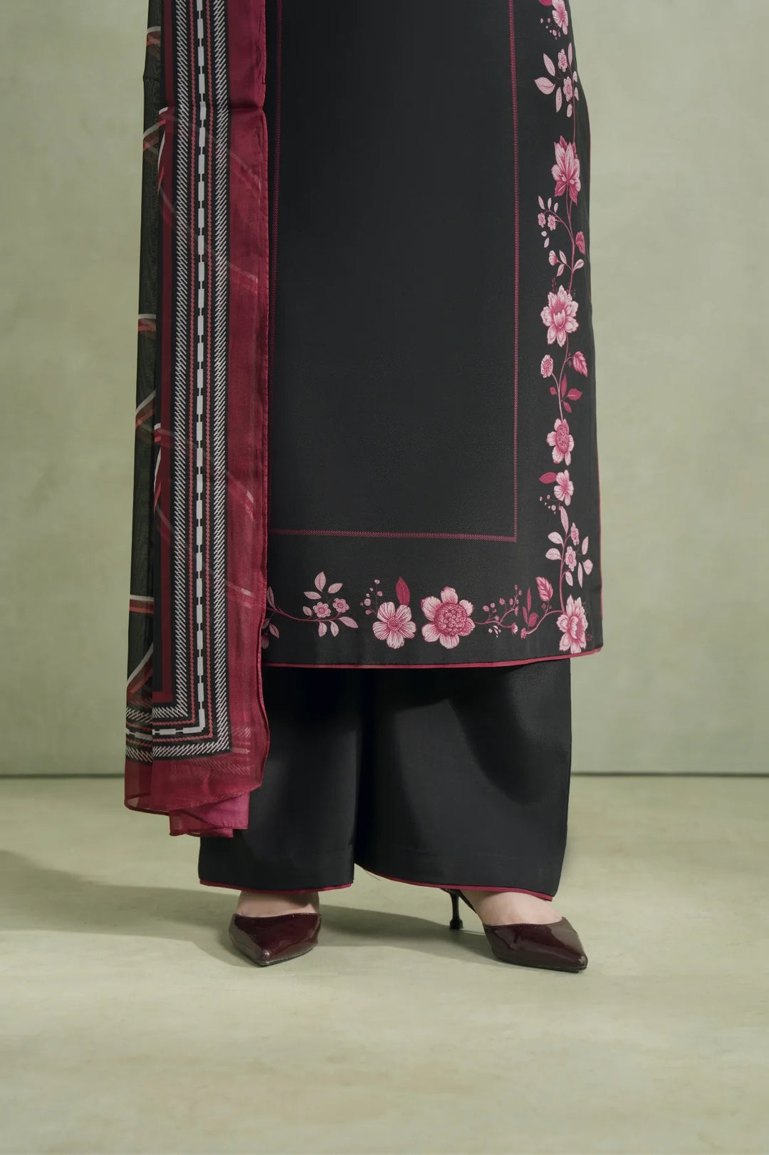 Women's Black Premium Soft Crepe Floral Print Kurta Set