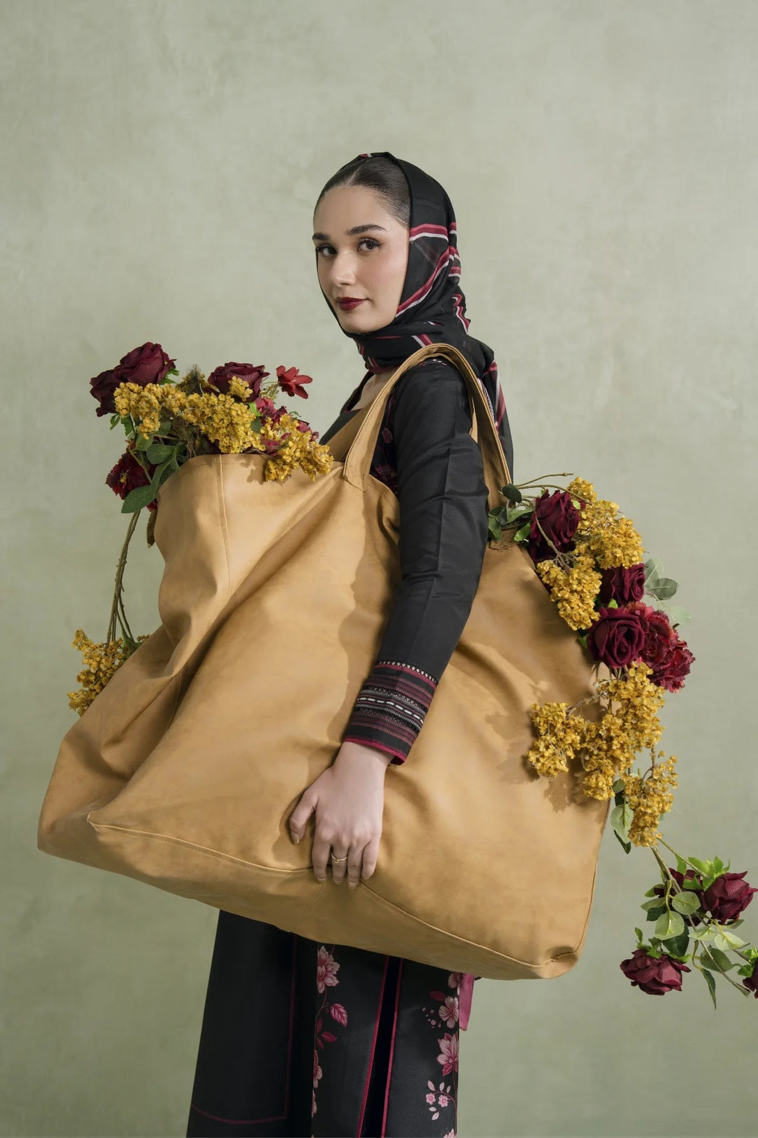 Women's Black Premium Soft Crepe Floral Print Kurta Set