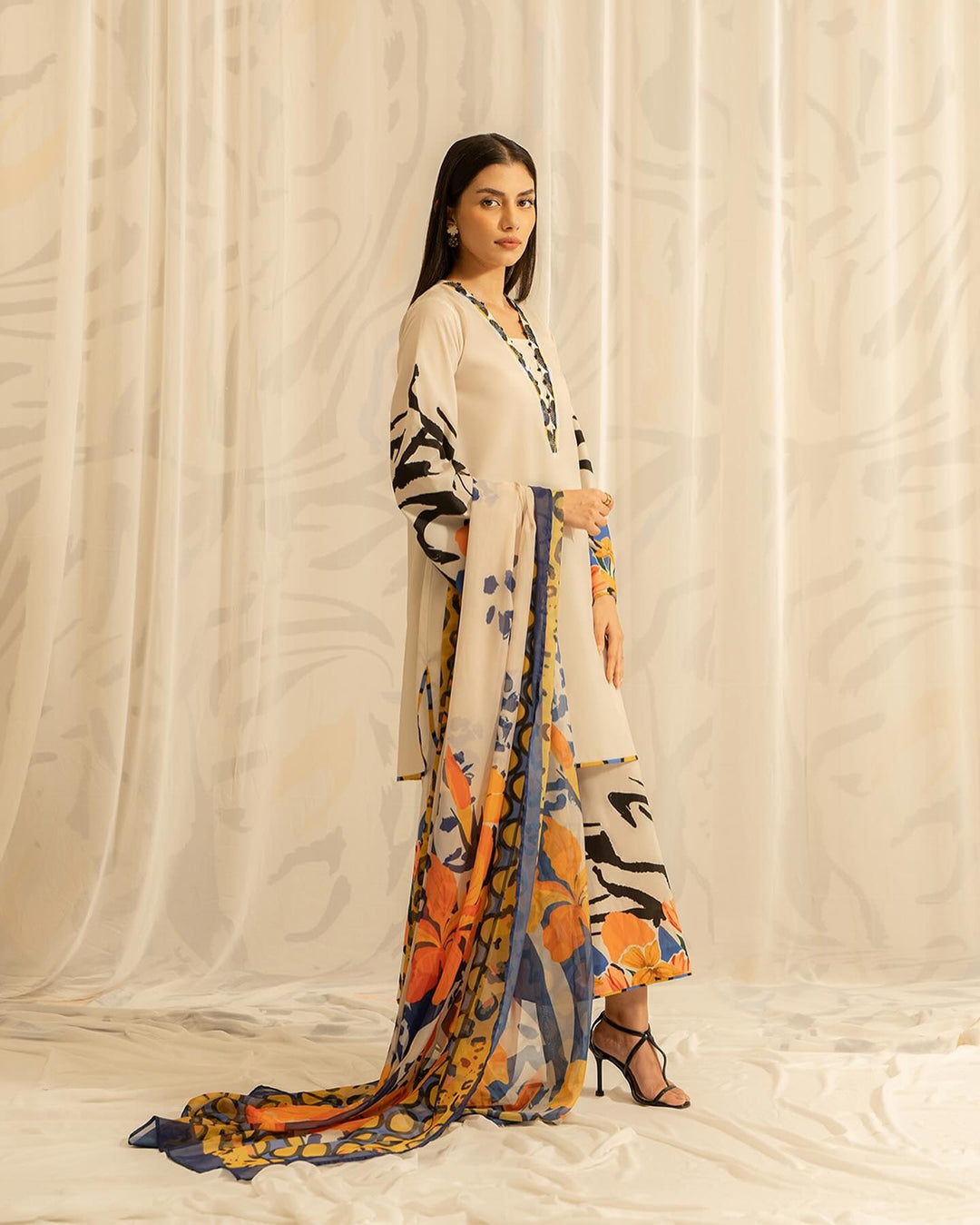 Women's Chiku Premium Crepe Printed Kurta Set