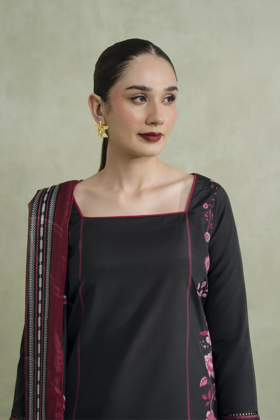 Women's Black Premium Soft Crepe Floral Print Kurta Set