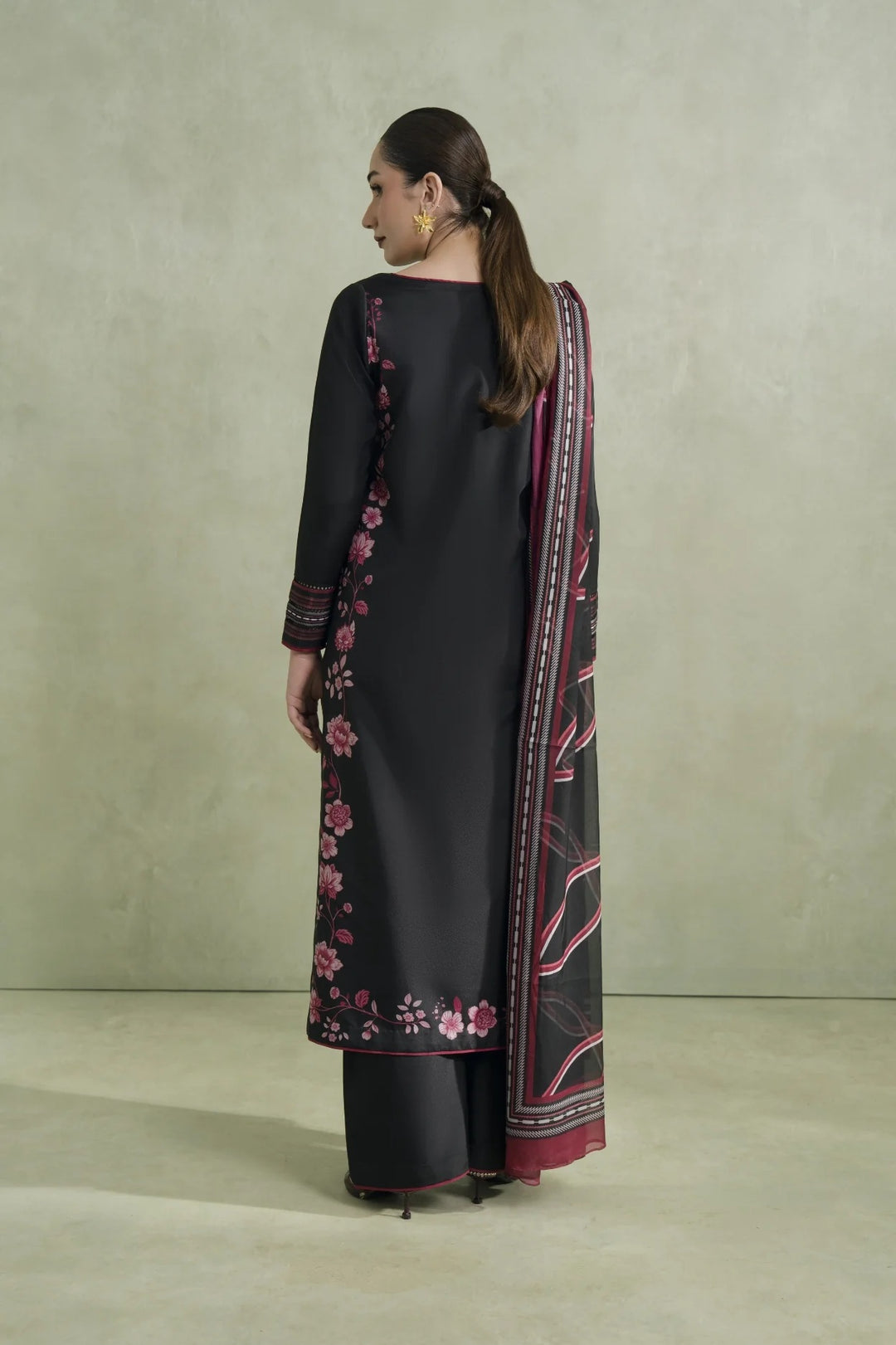 Women's Black Premium Soft Crepe Floral Print Kurta Set