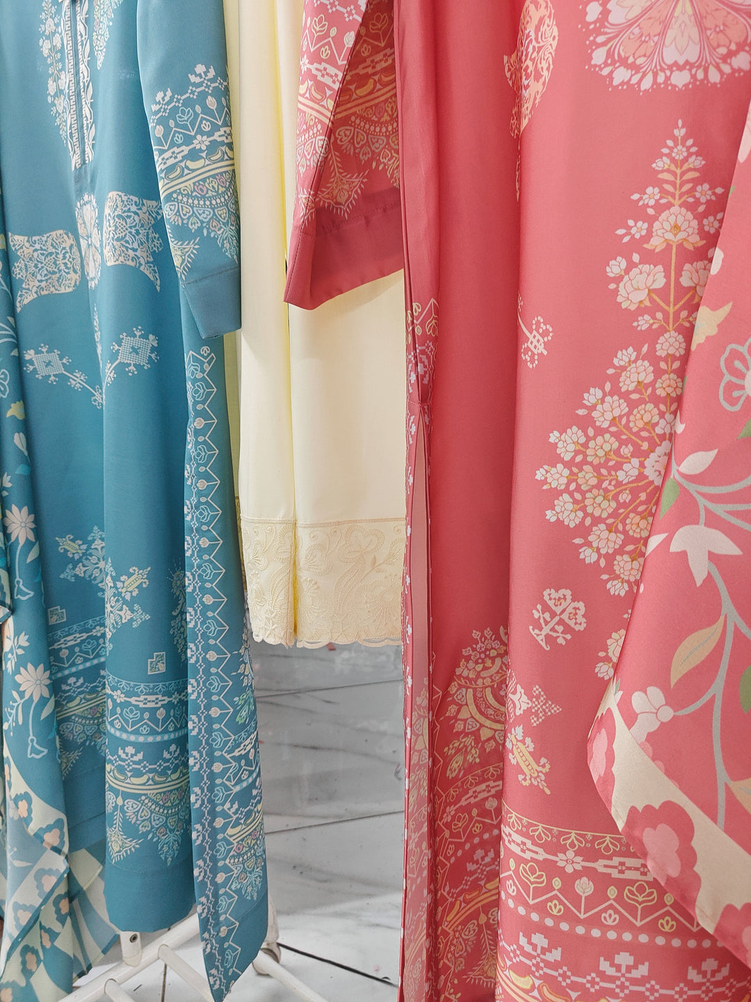 Women's Peach Cotton Satin Blend
Mint Silk Scarf Floral Print Kaftan Set