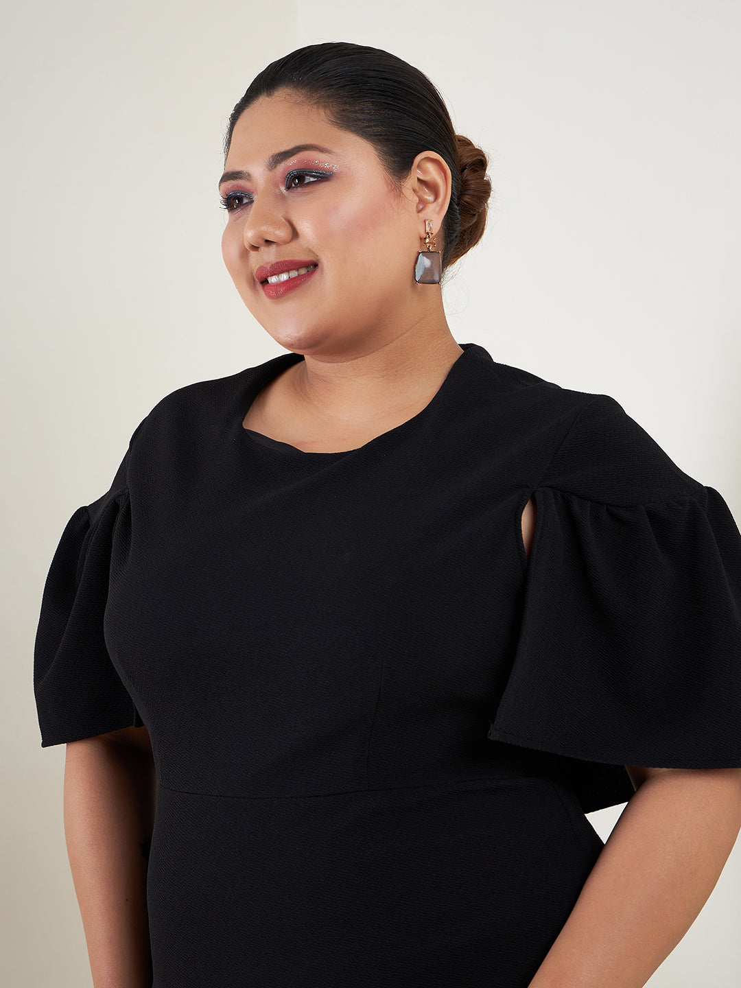 Women's Black Cape Sleeves Bodycon Midi Dress - SASSAFRAS