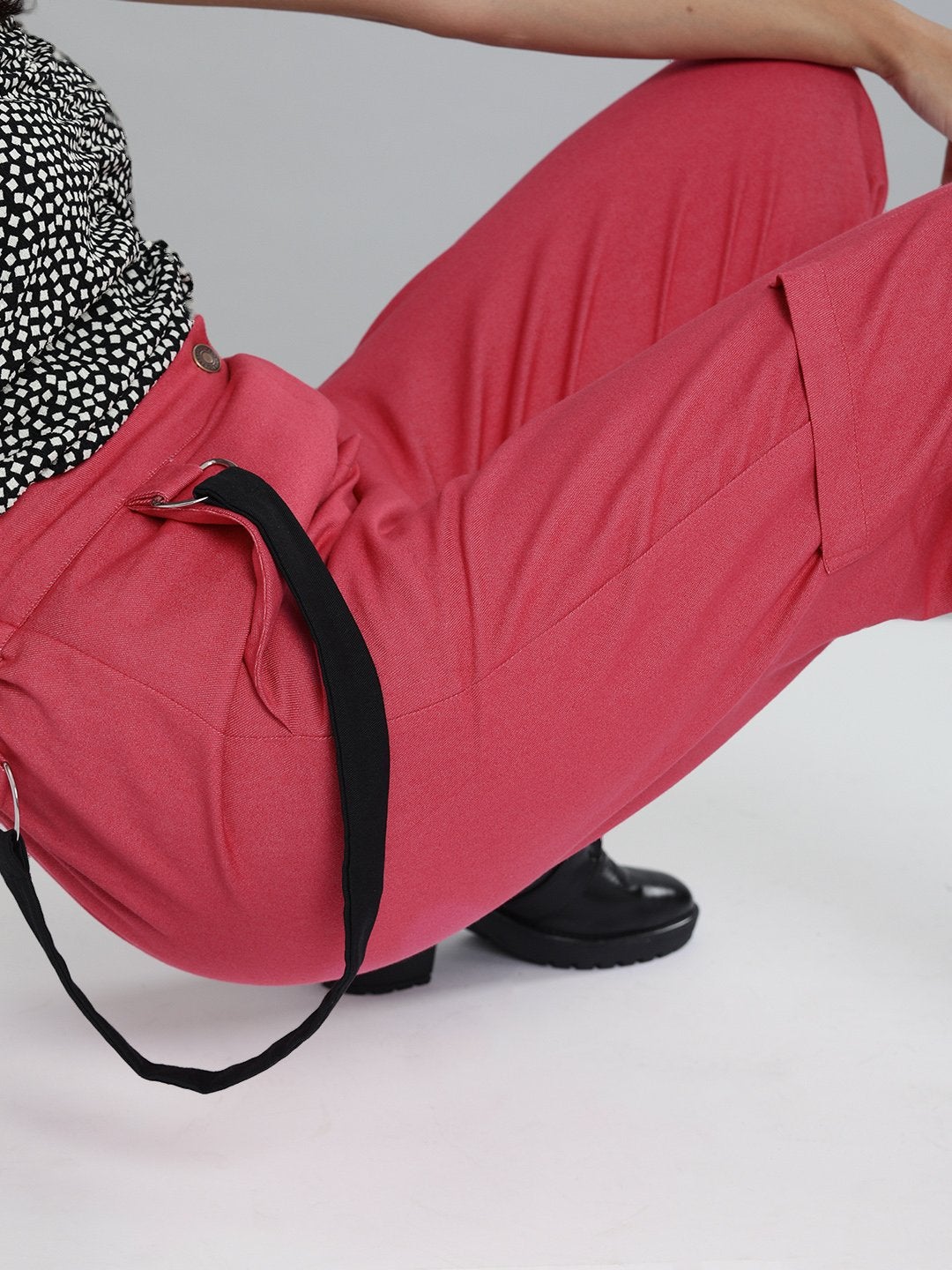 Women's Fuchsia Hip-Hop Streetwear Cargo Pants - SASSAFRAS