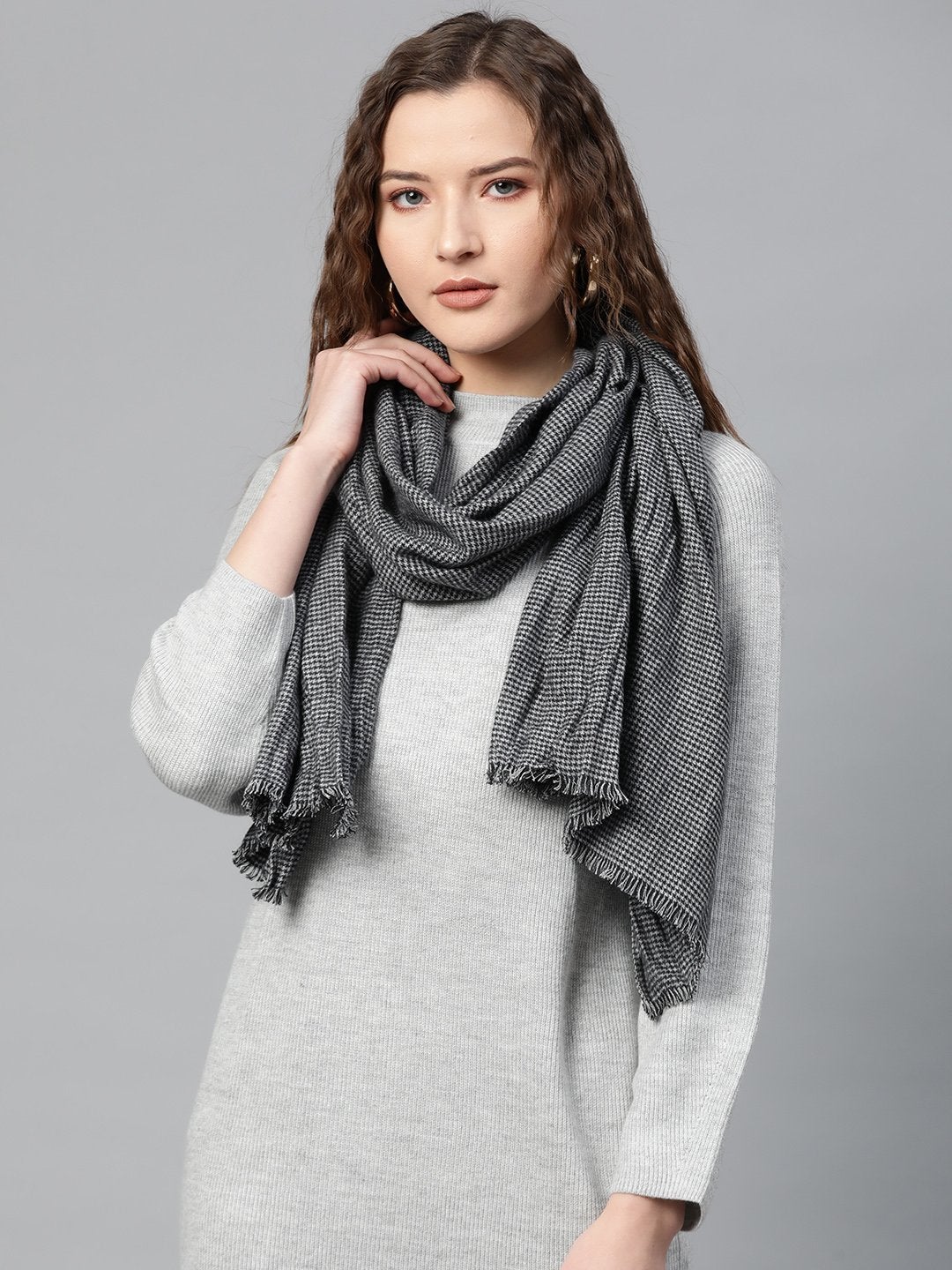 Women's Black & Off White Poly Wool Stole - SASSAFRAS