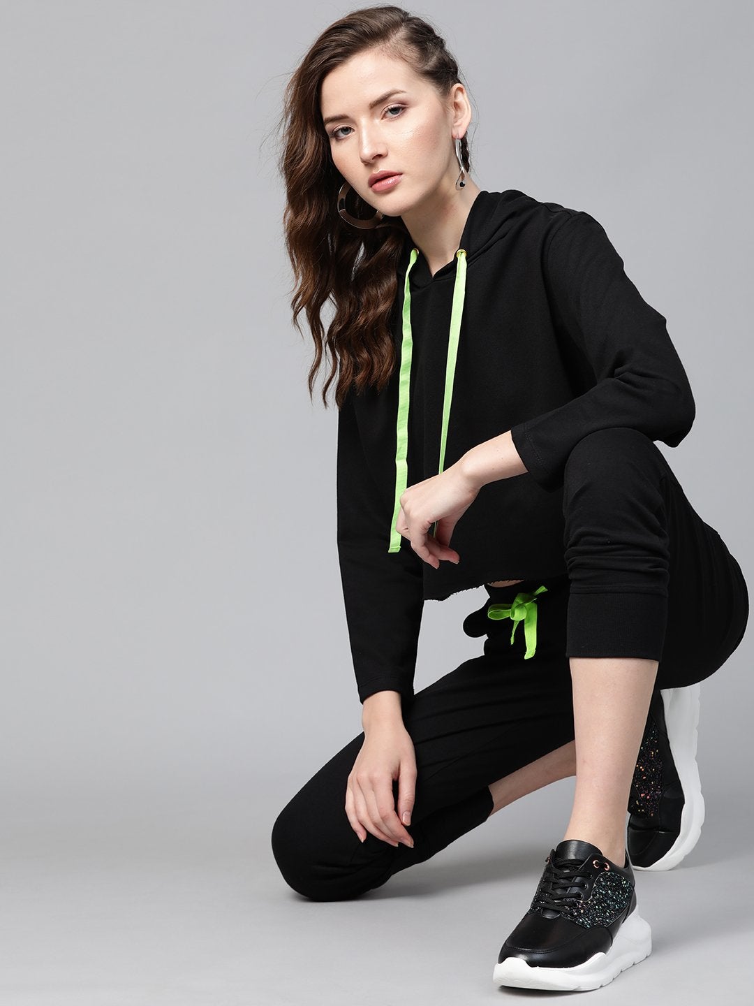 Women's Black Boxy Crop Sweatshirt Hoodie - SASSAFRAS