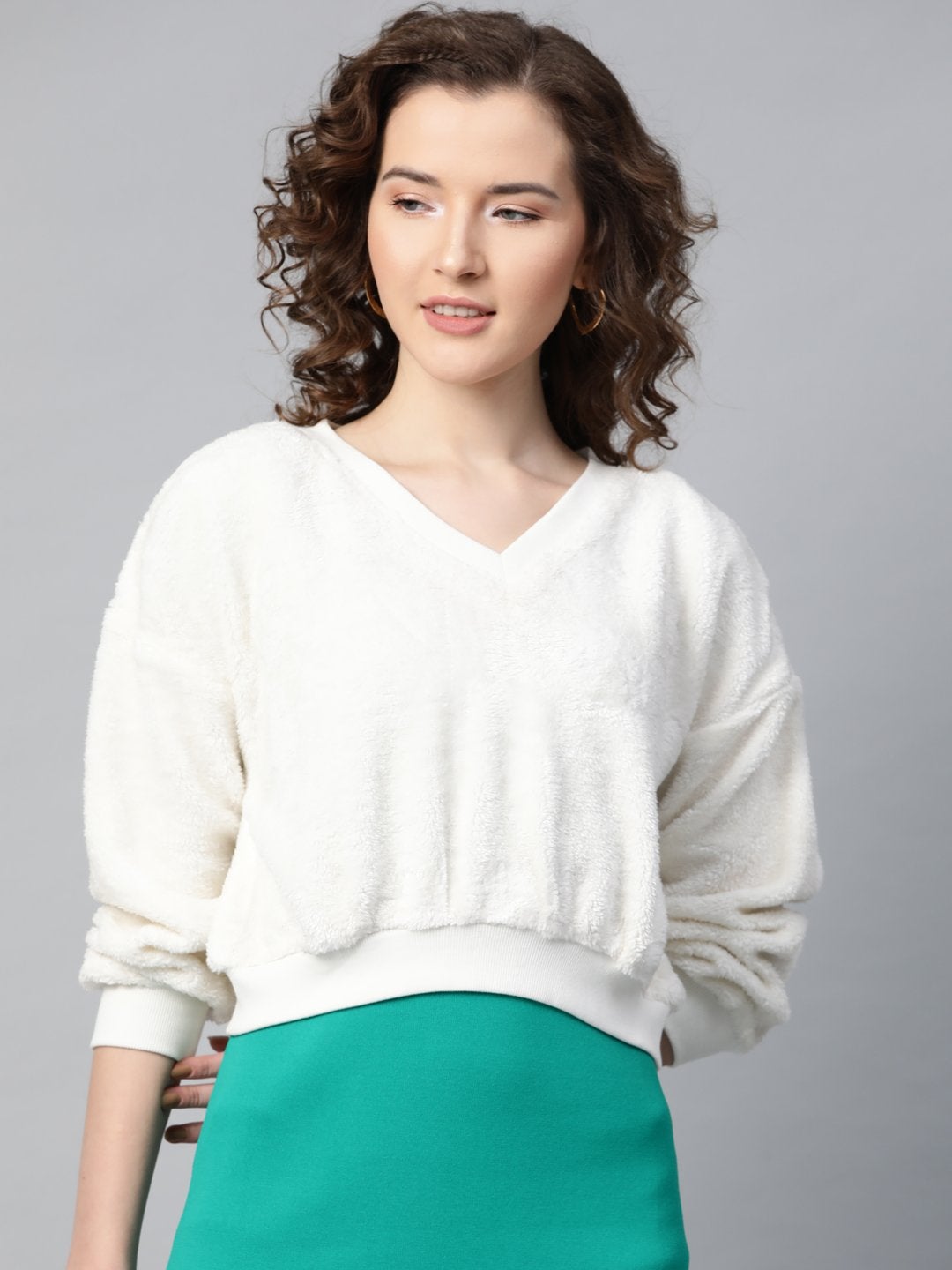 Women's White V-Neck Faux Fur Crop Sweatshirt - SASSAFRAS