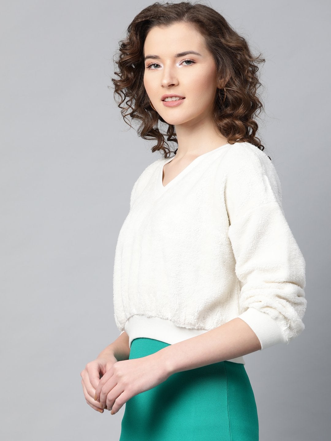 Women's White V-Neck Faux Fur Crop Sweatshirt - SASSAFRAS