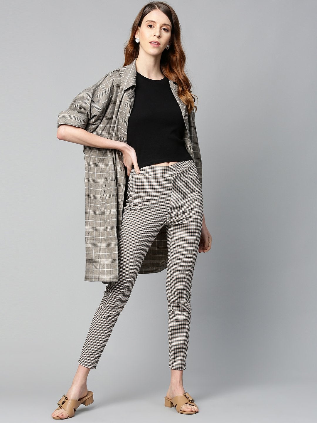Women's Black Rib Round Neck Crop Top - SASSAFRAS