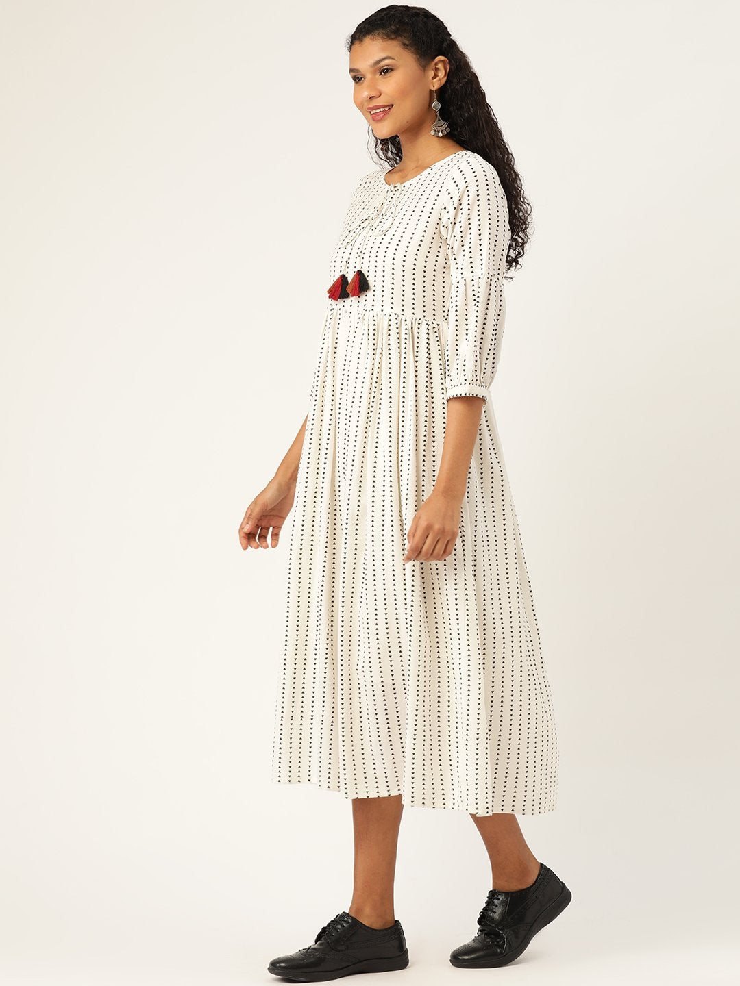 Women's Off White Geo Print Gathered Kurta Dress - SASSAFRAS