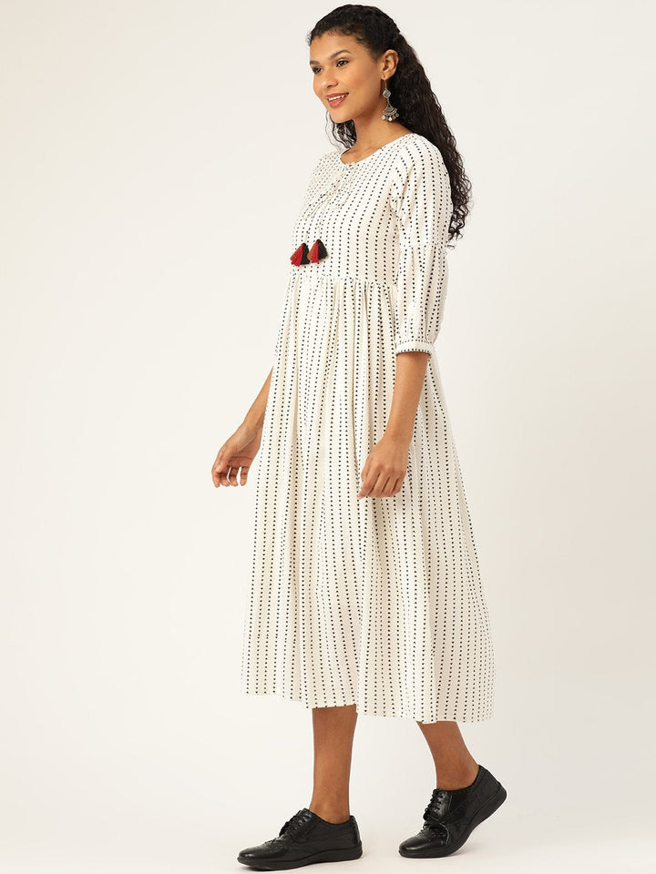 Women's Off White Geo Print Gathered Kurta Dress - SASSAFRAS