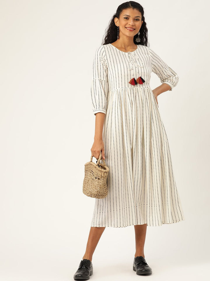 Women's Off White Geo Print Gathered Kurta Dress - SASSAFRAS